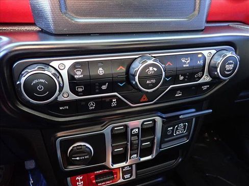Used 2021 Jeep Gladiator Rubicon w/ Cold Weather Group AWD/4WD image 17