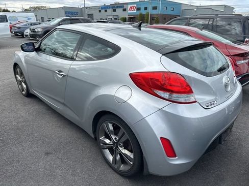 Used 2016 Hyundai Veloster w/ Option Group 02 FWD image 2
