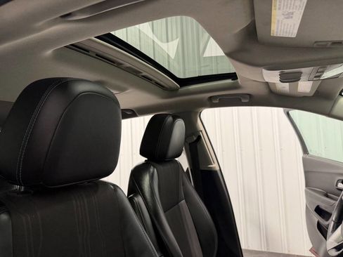 Used 2016 Chevrolet Trax LT w/ LT Sun and Sound Package image 11