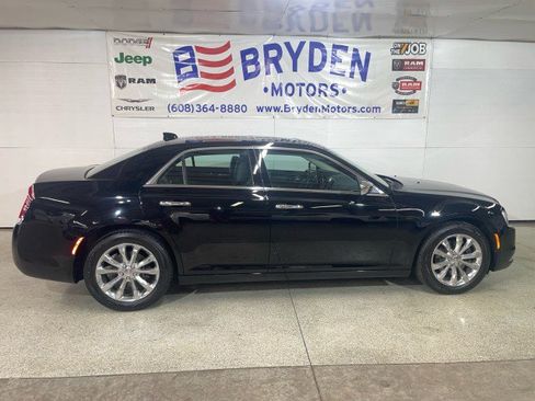 Used 2017 Chrysler 300 C image 1