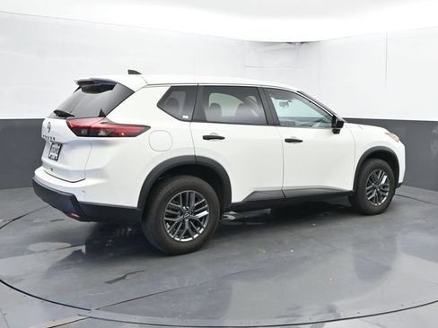 Used 2024 Nissan Rogue S FWD image 2