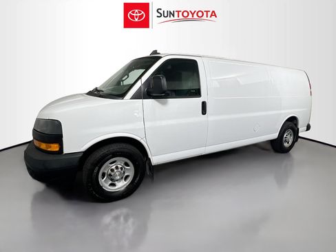 Used 2020 Chevrolet Express 3500 Extended w/ Driver Convenience Package RWD image 9