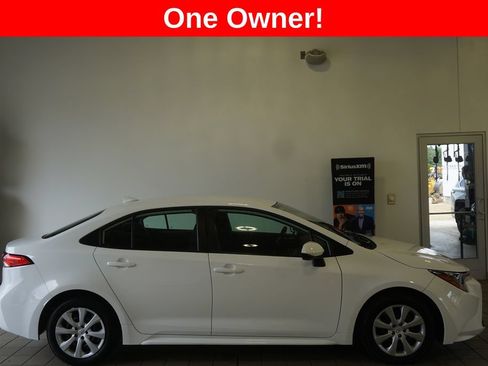 Used 2024 Toyota Corolla LE FWD image 2