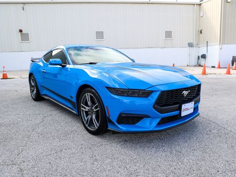 Used 2025 Ford Mustang Coupe w/ Wheel & Stripe Package RWD image 7
