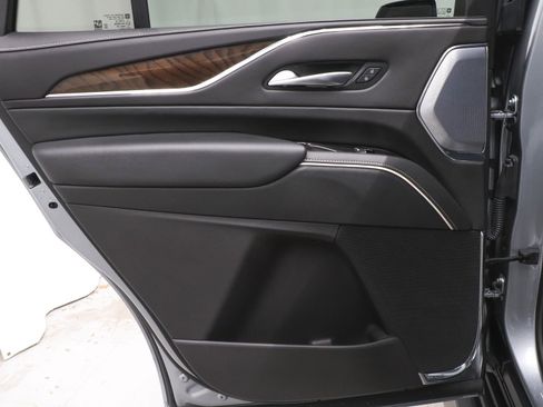 Used 2024 Cadillac Escalade Premium Luxury Platinum image 13