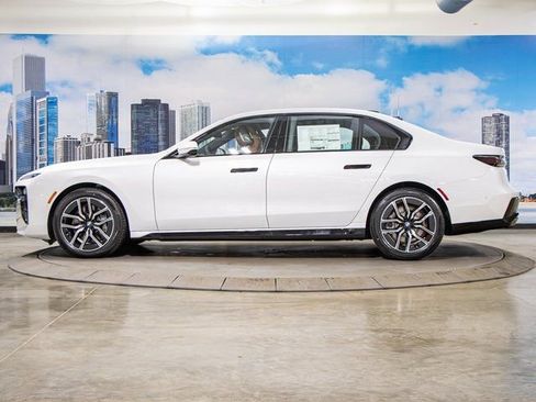 Used 2025 BMW 760i xDrive image 6