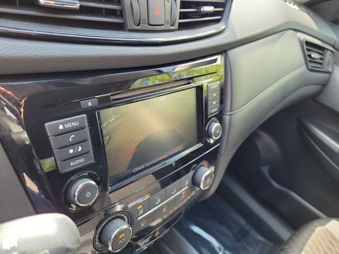 Used 2020 Nissan Rogue S w/ Special Edition Package FWD image 29