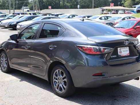 Used 2020 Toyota Yaris LE FWD image 4