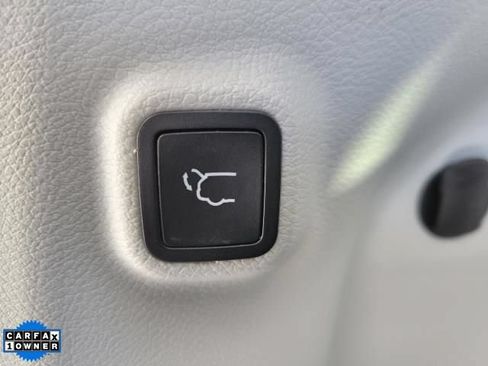 Used 2019 Jeep Cherokee Limited w/ Technology Group AWD/4WD image 10