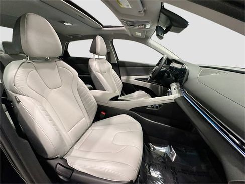 Used 2023 Hyundai Elantra Limited image 29