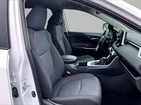 Used 2025 Toyota RAV4 XLE AWD/4WD image 6