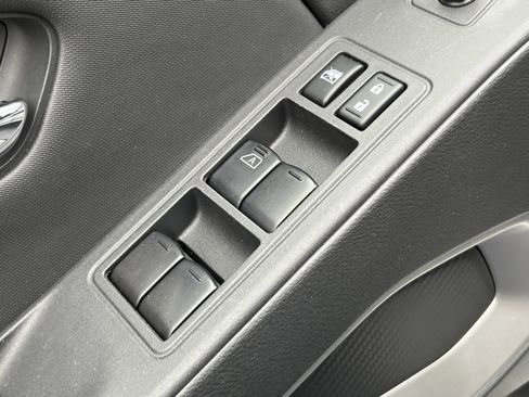 Used 2023 Nissan Frontier SV image 18