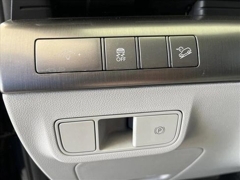 Used 2025 Hyundai Kona SEL AWD/4WD image 17