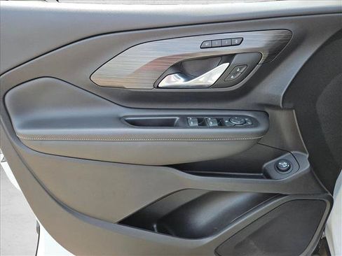 Used 2023 GMC Terrain SLT FWD image 10