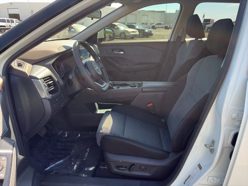 Used 2023 Nissan Rogue SV AWD/4WD image 11