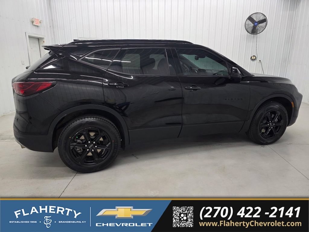 Used 2023 Chevrolet Blazer LT w/ Convenience Package FWD image 2