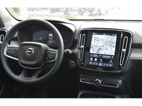 Certified 2025 Volvo XC40 B5 Core w/ Protection Package Premier image 15