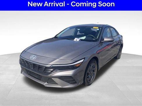 Certified 2024 Hyundai Elantra SEL image 2
