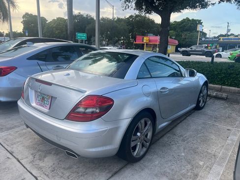 Used 2011 Mercedes-Benz SLK 300 image 4