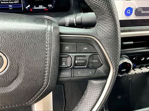 Used 2024 Toyota Tacoma Limited w/ Limited Package (LT) image 11