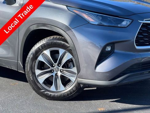 Used 2023 Toyota Highlander XLE image 5