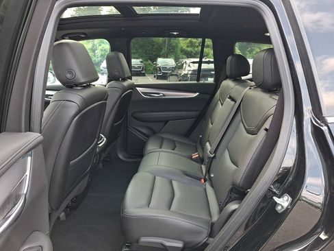 Used 2024 Cadillac XT6 Luxury AWD/4WD image 10