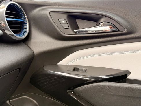 Used 2025 Chevrolet Trax LT image 25