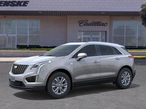 New 2026 Cadillac XT5 Luxury image 2