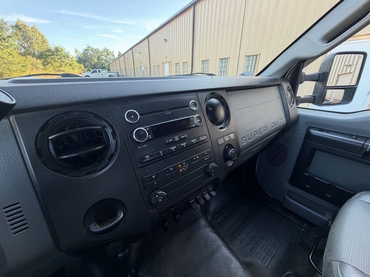 Used 2014 Ford F550 4x4 Regular Cab Super Duty image 31