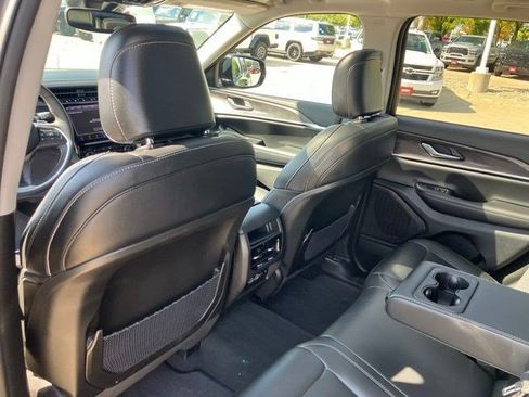 Certified 2023 Jeep Grand Cherokee Limited w/ Black Appearance Package AWD/4WD image 23