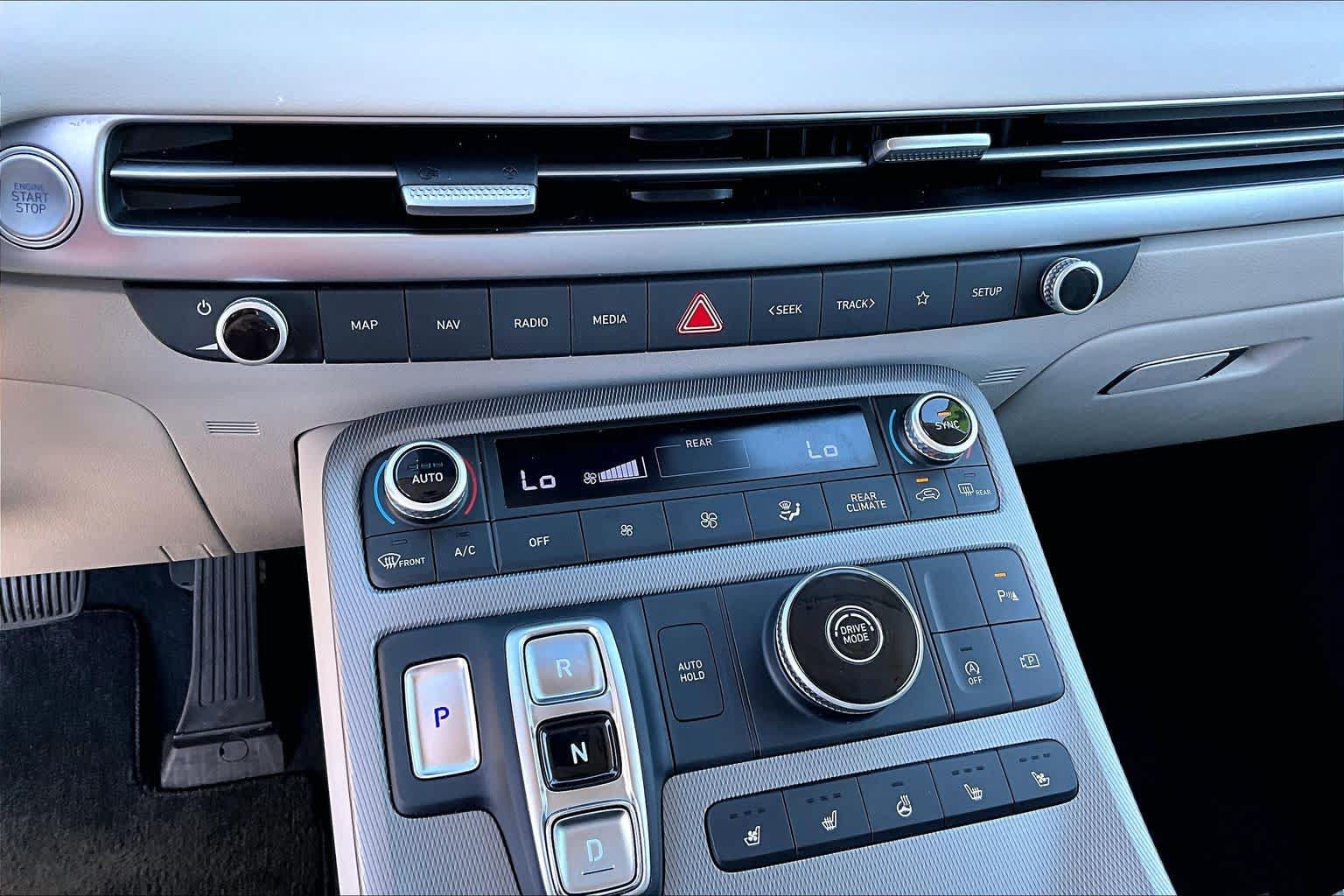 Used 2023 Hyundai Palisade Limited FWD image 25
