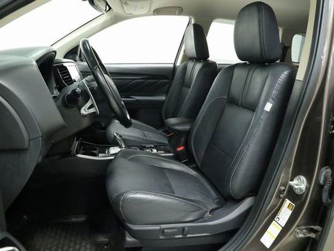 Used 2018 Mitsubishi Outlander SEL image 26