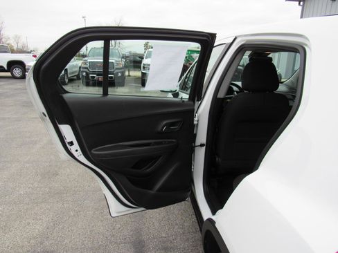 Used 2017 Chevrolet Trax LS image 34