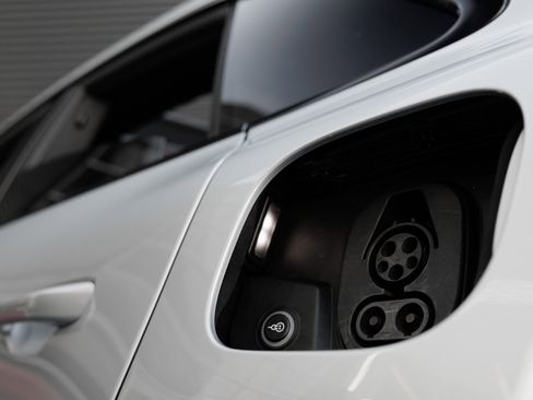 Used 2025 Porsche Macan 4S Electric image 27