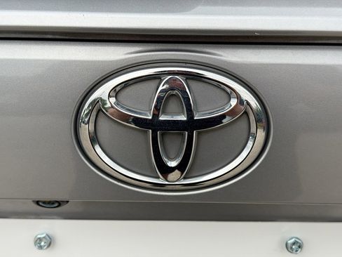 Used 2020 Toyota RAV4 XLE Premium image 12
