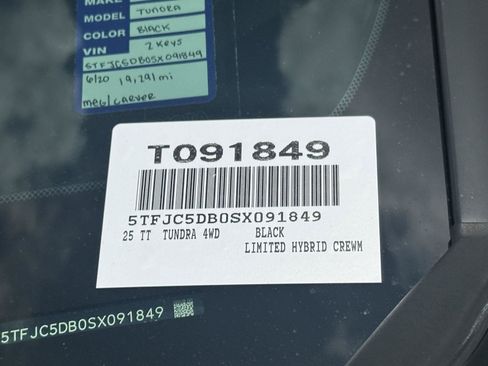 Used 2025 Toyota Tundra Limited AWD/4WD image 14