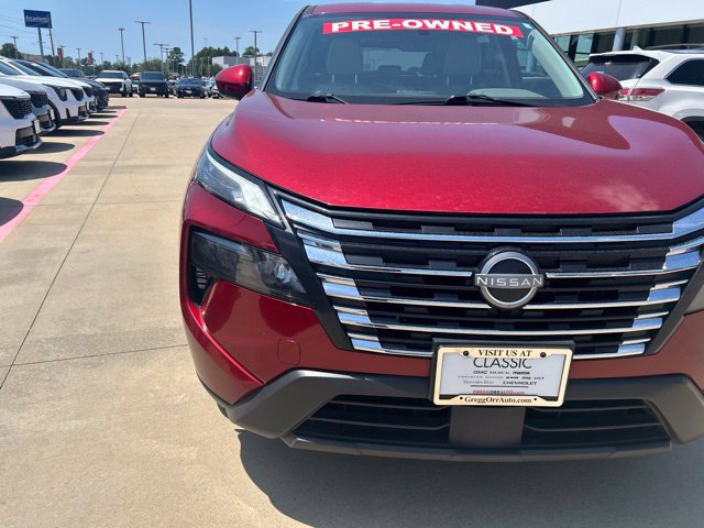 Used 2025 Nissan Rogue SV AWD/4WD image 2