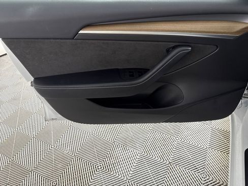 Used 2023 Tesla Model 3 Standard Range RWD image 9