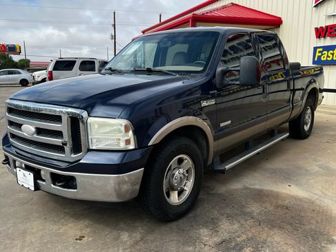 Used 2006 Ford F250 Lariat RWD image 2