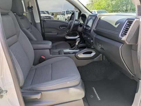 Used 2022 Nissan Frontier SV w/ Technology Package RWD image 27