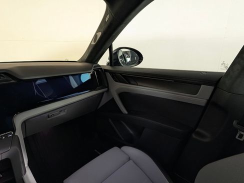 New 2026 Porsche Cayenne Turbo AWD/4WD image 23