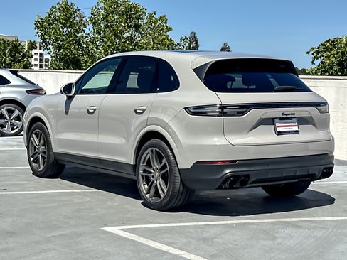 Certified 2023 Porsche Cayenne Platinum Edition AWD/4WD image 3