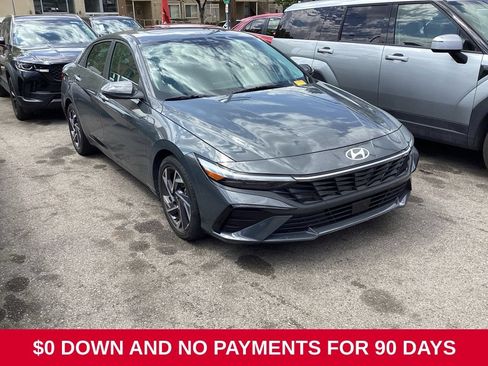 Used 2025 Hyundai Elantra Limited FWD image 3