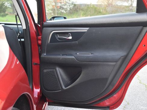 Used 2014 Nissan Altima 2.5 S w/ Sport Value Package image 12