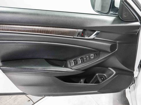 Used 2018 Honda Accord EX image 22