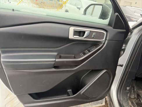 Used 2020 Ford Explorer XLT w/ Equipment Group 202A image 12