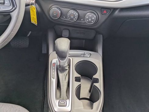 Used 2024 Chevrolet Trax LS w/ LS Convenience Package FWD image 19