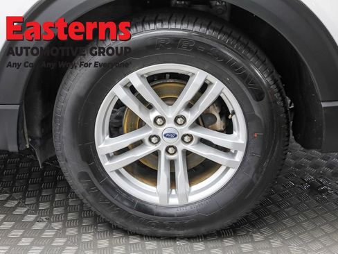 Used 2023 Ford Explorer XLT w/ Equipment Group 202A image 8