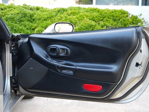 Used 2002 Chevrolet Corvette Convertible w/ Preferred Equipment Group2 RWD image 35