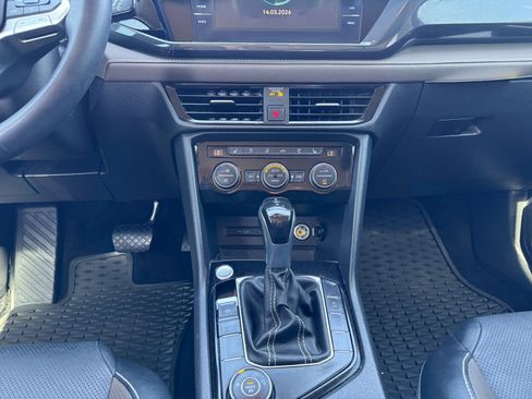 Used 2022 Volkswagen Taos SEL image 11